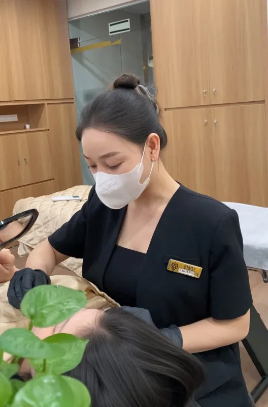 Thuý Hoàng — Chuyên gia phun môi · 5 năm nghề tại KIMLY 258 Xã Đàn