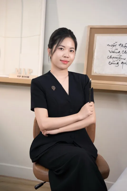 Thanh Trang — Chuyên gia chân mày tại KIMLY 90–92 Đinh Tiên Hoàng
